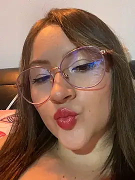 ValentinaOrtiz3 online show from 7, 3, 2025
