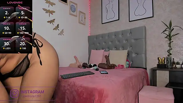 crystal beennz online show from 23, 12, 2025