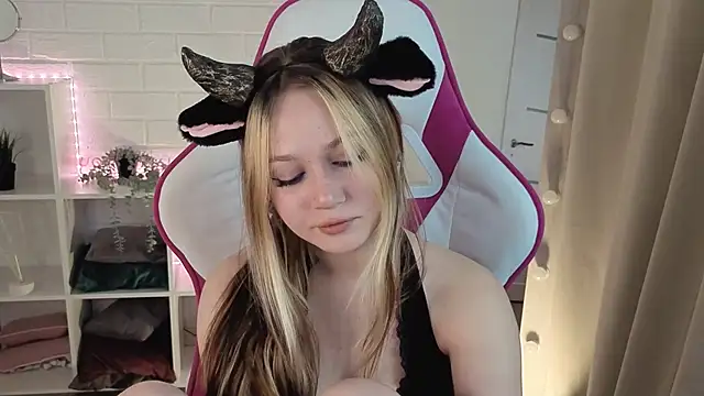 Snapshot of SweetieAngela chatting on 20, 11, 2025 SweetieAngela online show from 20, 11, 2025