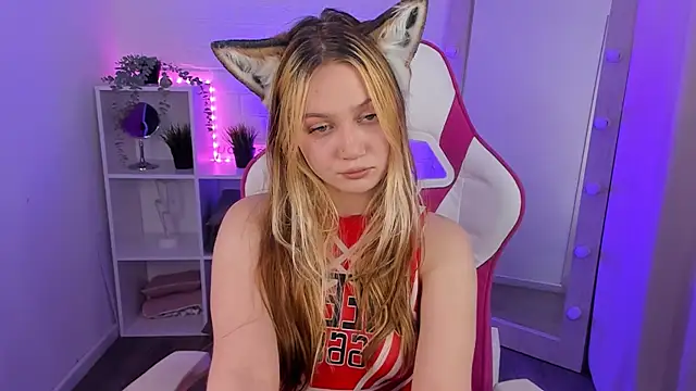 Snapshot of SweetieAngela chatting on 19, 10, 2025 SweetieAngela online show from 19, 10, 2025