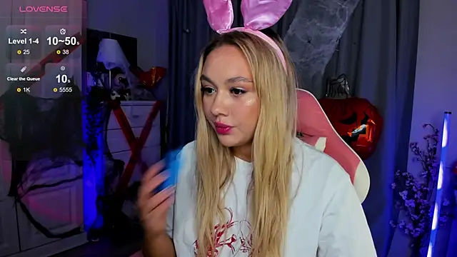  Loneve   online show from 30, 10, 2025