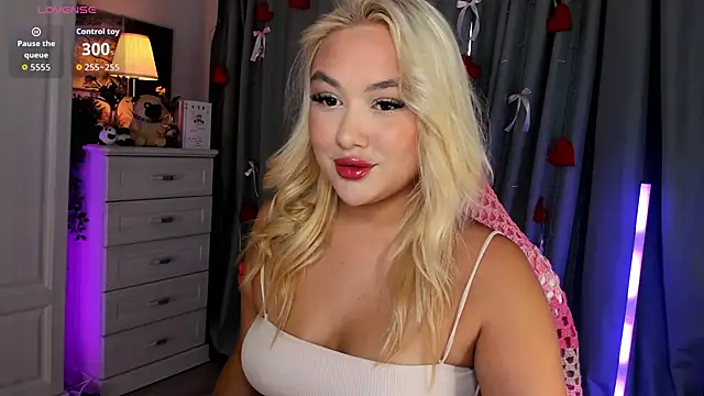 Snapshot of _Loneve__ chatting on 17, 5, 2026 Loneve online show from 17, 5, 2026