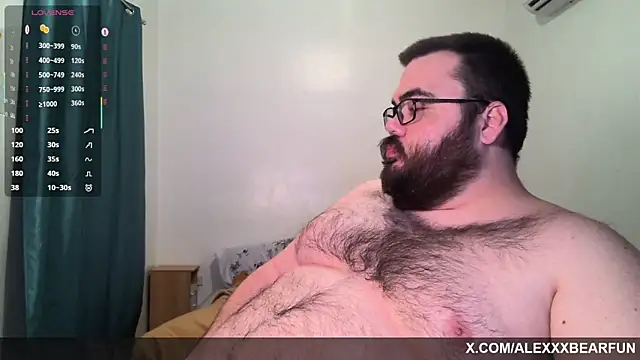 Snapshot of alexxxbear chatting on 8, 5, 2026 alexxxbear online show from 8, 5, 2026