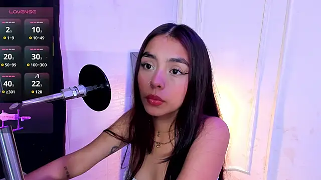 lanna brunette online show from 24, 4, 2026