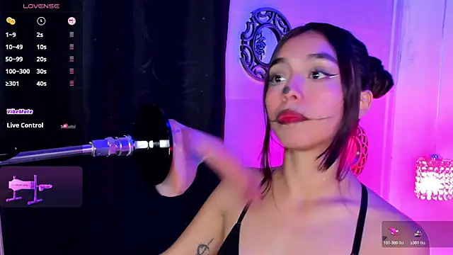 lanna brunette online show from 23, 10, 2025