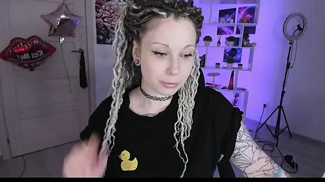 Snapshot of HoneySallyMoore chatting on 25, 9, 2025 HoneySallyMoore online show from 25, 9, 2025