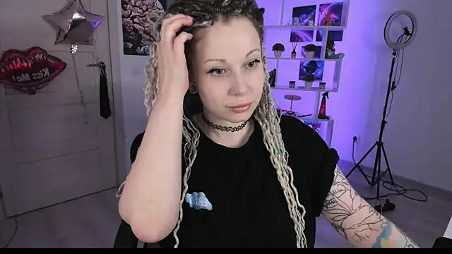 Snapshot of HoneySallyMoore chatting on 1, 10, 2025 HoneySallyMoore online show from 1, 10, 2025