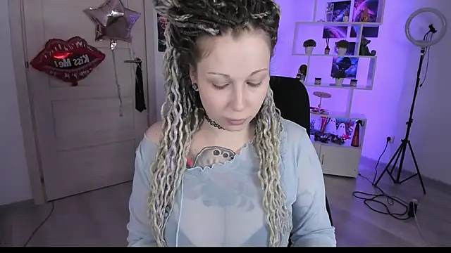 Snapshot of HoneySallyMoore chatting on 9, 10, 2025 HoneySallyMoore online show from 9, 10, 2025