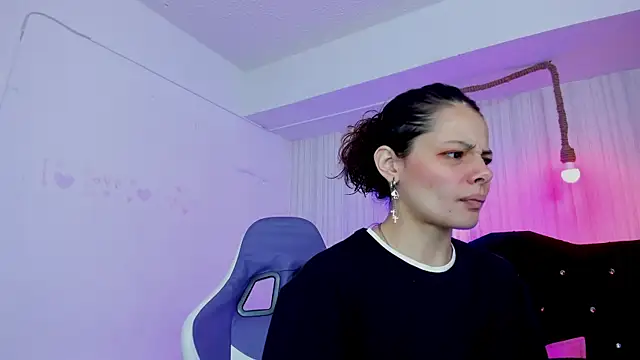 Snapshot of nicky_angel1 chatting on 15, 10, 2025 nicky angel1 online show from 15, 10, 2025