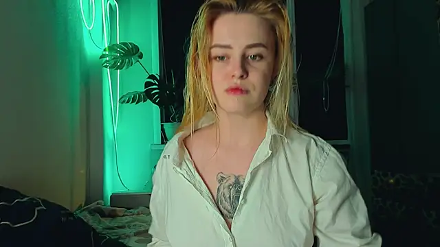 Alexa Pirs online show from 4, 3, 2025