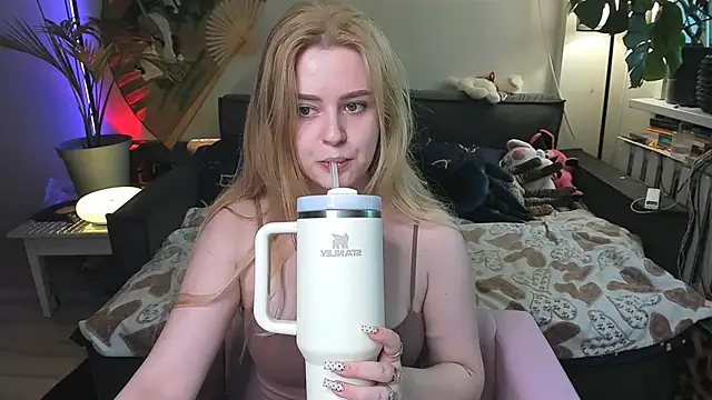 Alexa Pirs online show from 11, 5, 2026