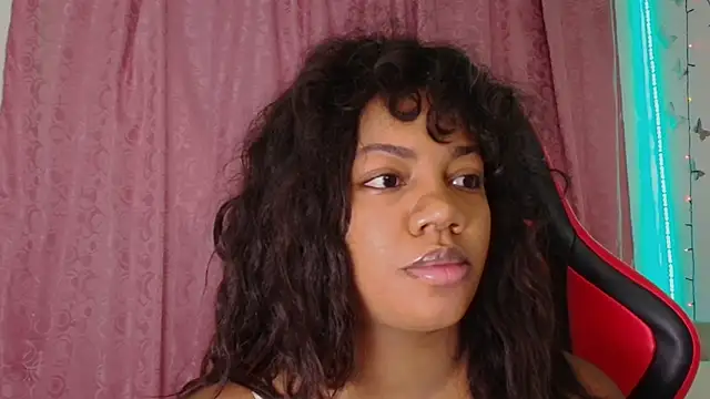 Daphnewalker   online show from 16, 12, 2025