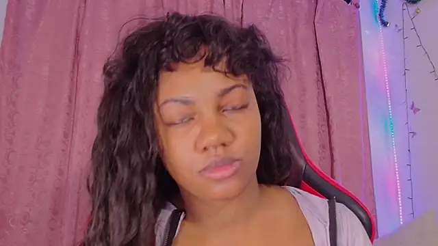 Daphnewalker   online show from 18, 12, 2025