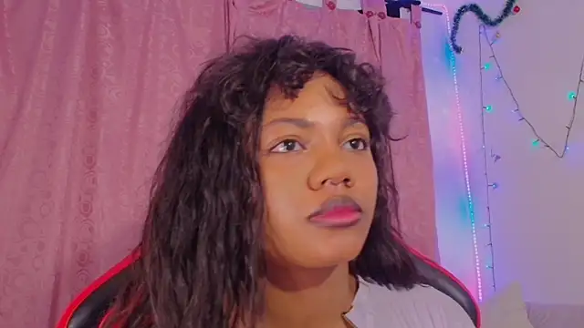 Daphnewalker   online show from 19, 12, 2025