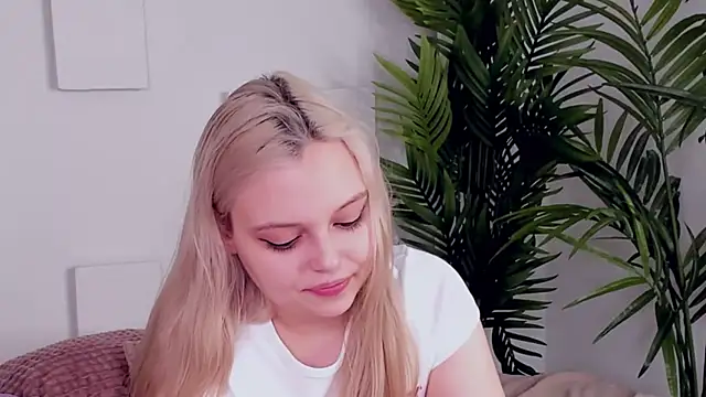 CLAIRE VOGT online show from 5, 3, 2025