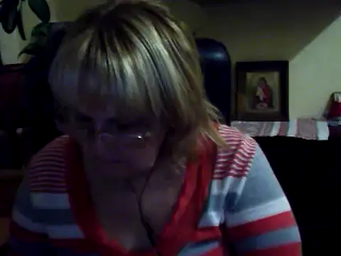 Snapshot of Violet5364 chatting on 1, 11, 2025 Violet5364 online show from 1, 11, 2025