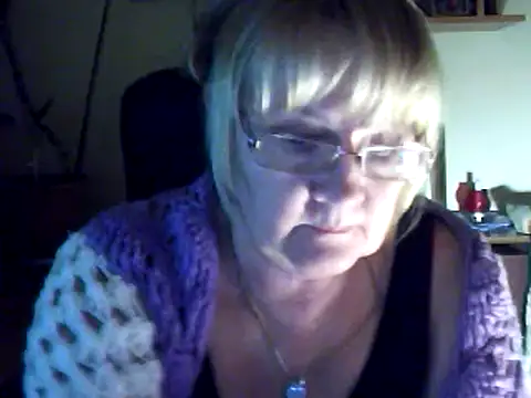 Snapshot of Violet5364 chatting on 4, 3, 2025 Violet5364 online show from 4, 3, 2025
