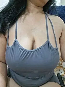 Snapshot of Jassi_Does chatting on 11, 7, 2026 Jassi Does online show from 11, 7, 2026