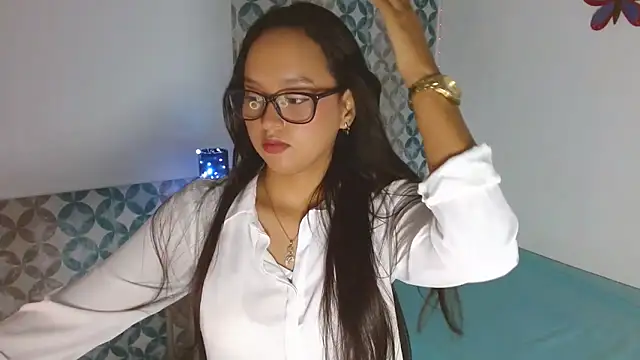 Snapshot of Emilybateee chatting on 3, 11, 2025 Emilybateee online show from 3, 11, 2025