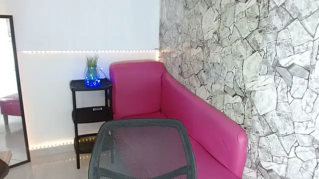 Snapshot of Emilybateee chatting on 28, 9, 2025 Emilybateee online show from 28, 9, 2025