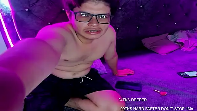 EmilyPacho  online show from 12, 10, 2025