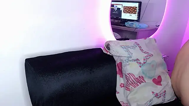 EmilyPacho  online show from 27, 2, 2025