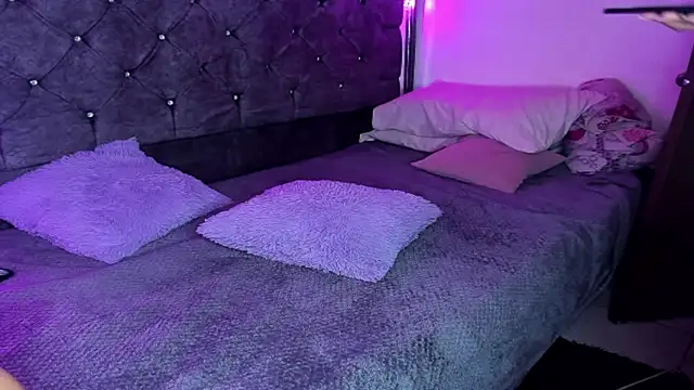 EmilyPacho  online show from 2, 10, 2025