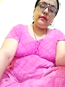 Snapshot of Kiyara8 chatting on 4, 10, 2025 Kiyara8 online show from 4, 10, 2025