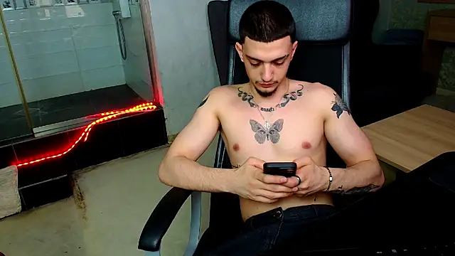 OscarGriffin online show from 4, 3, 2025