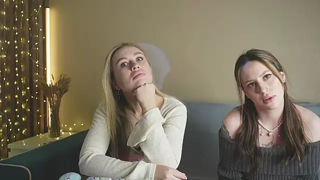 Snapshot of girlstirp chatting on 20, 3, 2025 girlstirp online show from 20, 3, 2025