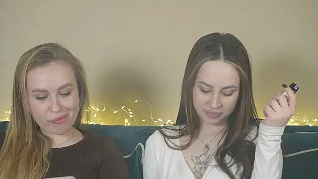 Snapshot of girlstirp chatting on 1, 3, 2025 girlstirp online show from 1, 3, 2025