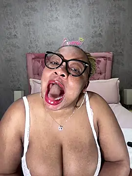 Snapshot of VixenRoyaleX chatting on 17, 9, 2025 VixenRoyaleX online show from 17, 9, 2025