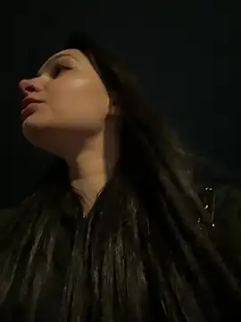 lunalovelee online show from 2, 4, 2026