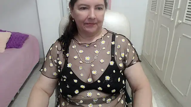 Snapshot of leonela_69 chatting on 5, 7, 2026 leonela 69 online show from 5, 7, 2026