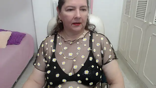 Snapshot of leonela_69 chatting on 4, 7, 2026 leonela 69 online show from 4, 7, 2026