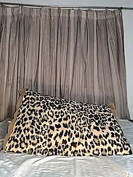 Tiff Doll online show from 17, 10, 2025