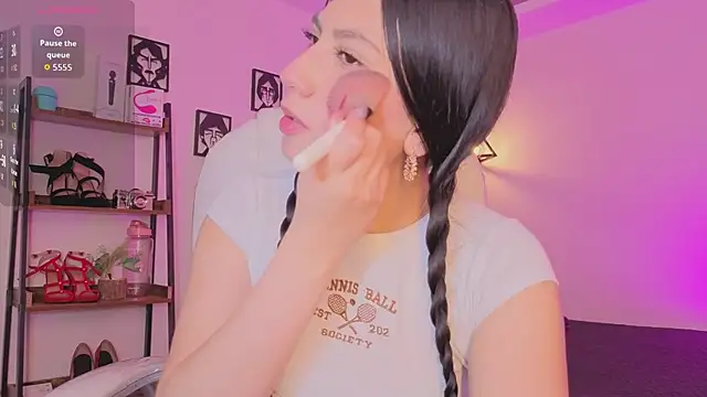 Miller Vanessa  online show from 3, 12, 2025