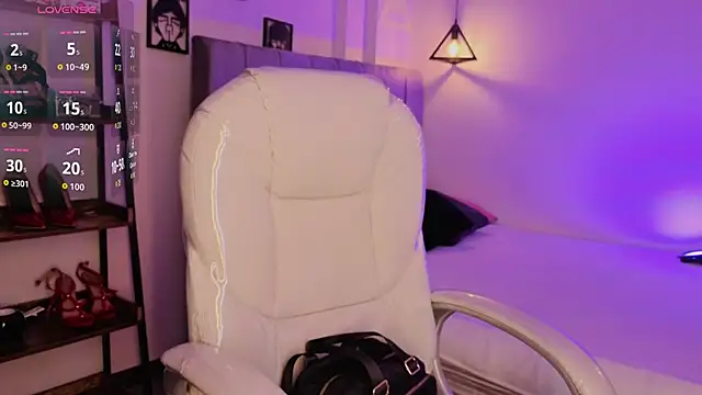 Miller Vanessa  online show from 13, 10, 2025