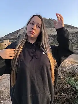 Snapshot of Mona_Plus chatting on 14, 10, 2025 Mona Plus online show from 14, 10, 2025