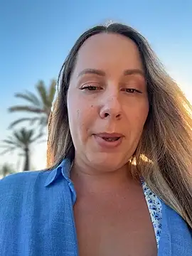 Snapshot of Mona_Plus chatting on 11, 5, 2026 Mona Plus online show from 11, 5, 2026