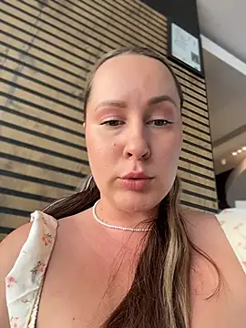 Snapshot of Mona_Plus chatting on 31, 5, 2026 Mona Plus online show from 31, 5, 2026