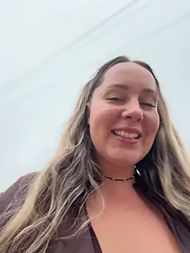 Snapshot of Mona_Plus chatting on 3, 5, 2026 Mona Plus online show from 3, 5, 2026