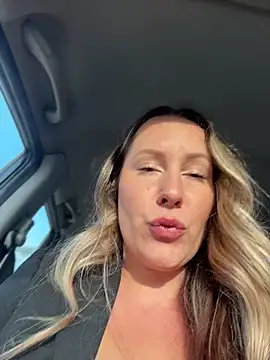 Snapshot of Mona_Plus chatting on 24, 4, 2026 Mona Plus online show from 24, 4, 2026