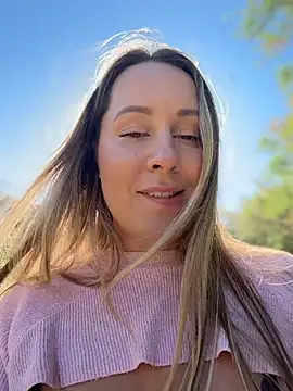 Snapshot of Mona_Plus chatting on 11, 5, 2026 Mona Plus online show from 11, 5, 2026