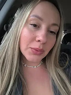 Snapshot of Mona_Plus chatting on 24, 11, 2025 Mona Plus online show from 24, 11, 2025