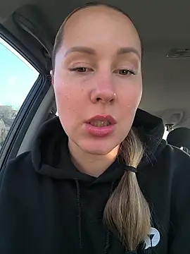 Snapshot of Mona_Plus chatting on 4, 11, 2025 Mona Plus online show from 4, 11, 2025