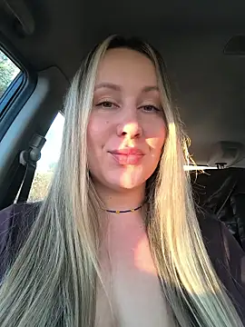 Snapshot of Mona_Plus chatting on 29, 11, 2025 Mona Plus online show from 29, 11, 2025