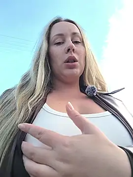 Snapshot of Mona_Plus chatting on 15, 11, 2025 Mona Plus online show from 15, 11, 2025