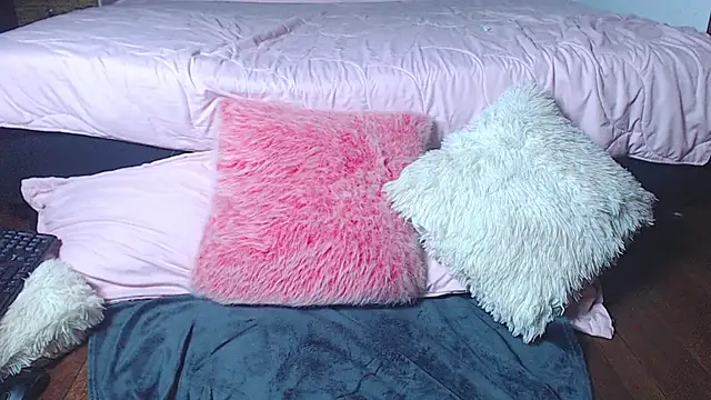 Snapshot of rebeka_kenye chatting on 19, 3, 2025 rebeka kenye online show from 19, 3, 2025