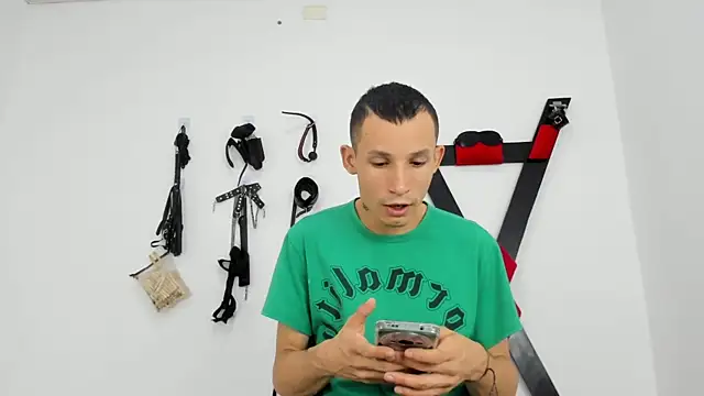 Isak Millan online show from 10, 11, 2025